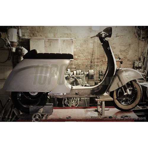 Parafango PLC in VETRORESINA per Vespa 50, Special, ET3 Primavera con forcella PK - modello  '18