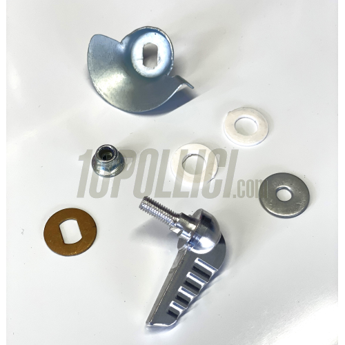 Kit chiusura sportello cofano motore VZR Vezzola Racing con levetta in Ergal Vespa 50, 90, 125 ET3 Primavera